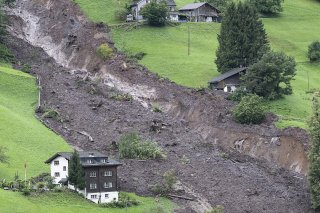 Certains habitants du village de Schwanden (GL), touché en août par un glissement de terrain, ignorent s'ils pourront retrouver un jour leur logement (archives).